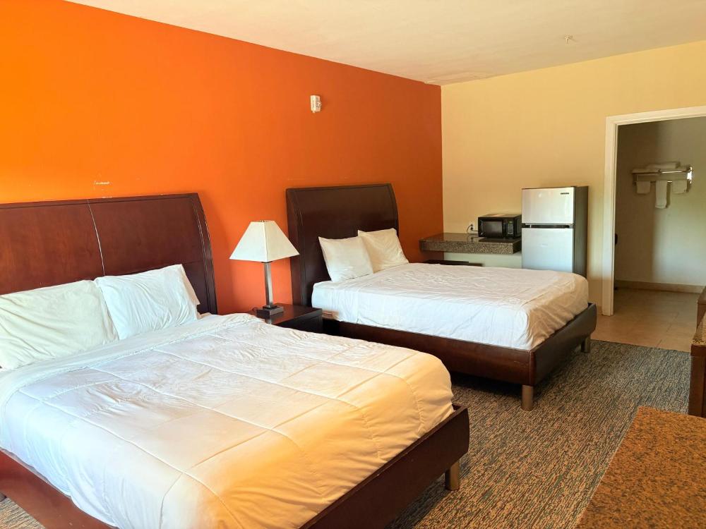 2 Queen Beds with Kitchenette interior